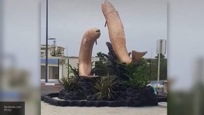 "Непристойную" статую с рыбками снесли в Марокко