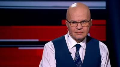 Украинский эксперт Ковтун оскорбил подписчика в ответ на слова о тунеядстве