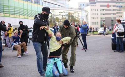 Более 270 человек, по данным правозащитного центра «Весна» задержали на оппозиционном «женском марше» в Минске