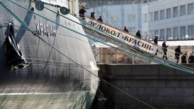 Вальс буксиров в Неве отрыл VII Фестиваль ледоколов в Санкт-Петербурге — видео