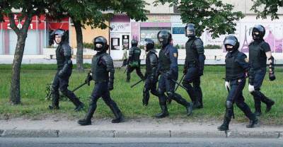 Nexta опубликовала имена сотрудников МВД, которые избивали протестующих в Минске