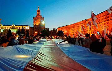 В Киеве прошла акция, приуроченная ко Дню белорусской символики
