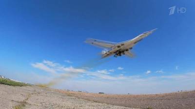 Бомбардировщики Ту-160 установили мировой рекорд по дальности и продолжительности беспосадочного полета