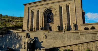 Пожар в Ереване угрожает уникальному хранилищу древних рукописей