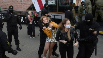 Сотни женщин арестованы на митинге в Минске - фоторепортаж
