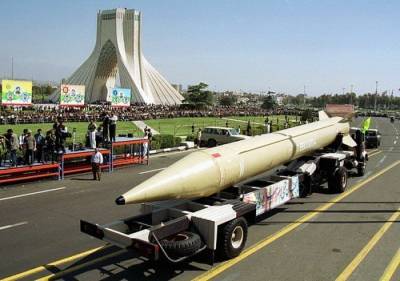 Зариф сомневается, что действия США помешают Ирану закупать оружие у Китая и России