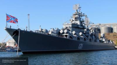 Ракетный крейсер "Москва" после ремонта впервые вышел на учения в море