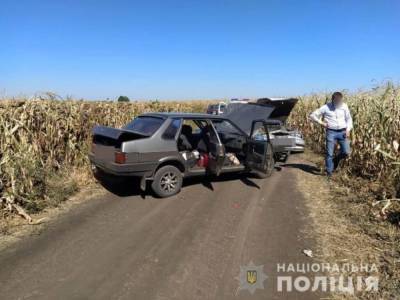 На поле в Харьковской области столкнулись два авто: женщину госпитализировали