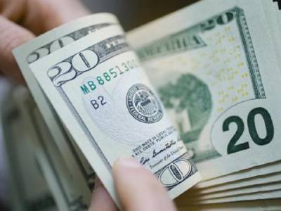 НБУ установил официальный курс на уровне 27,6 гривны за доллар