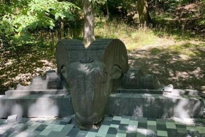 Каменных зверей в Железноводске отреставрируют