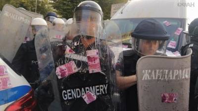 Болгары забросали полицию яйцами и пошли на штурм парламента