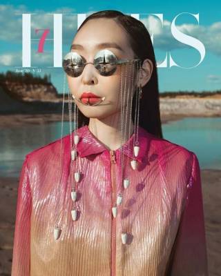 Обложку фэшн журнала “7huesmag” украсила якутская модель