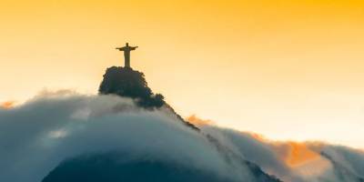 Статуя Христа в Рио-де-Жанейро облачилась в униформу медиков Красного Креста