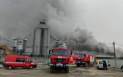 В Ивано-Франковской области произошел масштабный пожар на предприятии