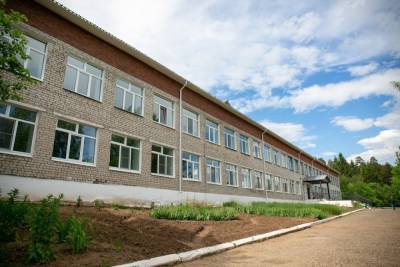 В Екатеринбурге первоклассник выпал из окна школы-интерната для детей с ЗПР