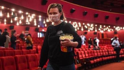 Когда в Петербурге откроются кинотеатры и фуд-корты? — ответ губернатора