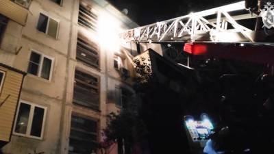 В Махачкале при пожаре в двух квартирах пятиэтажки погибли 4 ребенка и женщина