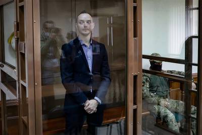 Суд в Москве продлил арест Ивана Сафронова до 7 декабря