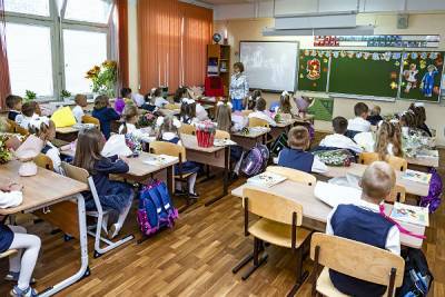 Московским учителям разрешили вести уроки без масок