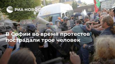 В Софии во время протестов пострадали трое человек