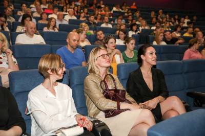 Смольный утвердил открытие фуд-кортов и кинотеатров с 12 сентября