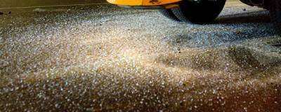 Грядущей зимой новосибирские дороги будут посыпать иркутской солью