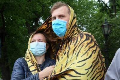 Вирусолог Сеченовского университета дал прогноз, когда в России откажутся от масок