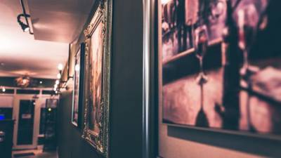 Любитель искусства вынес три картины из квартиры в поселке Вырица