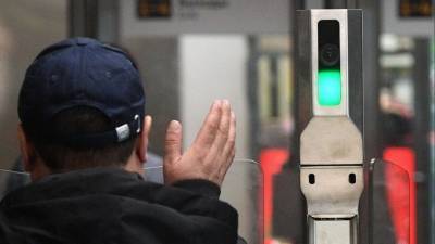 Возможность оплаты проезда по скану лица начали тестировать в метро Москвы