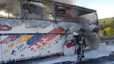 В Киевской области на трассе сгорел автобус