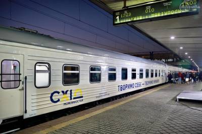 Женщина напилась и "заминировала" поезд Мариуполь-Киев, чтобы сойти с него