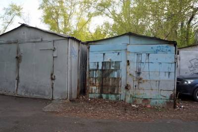 На Урале двое детей провели ночь за гаражами, чтобы не идти в школу