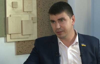 В Киеве неизвестный напал на депутата Рады, нанеся ему телесные повреждения