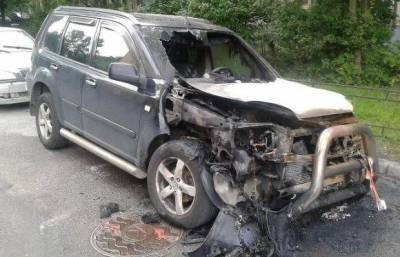 «Это напоминает охоту»: В Петербурге сгорела машина ранее избитого борца с незаконной торговлей