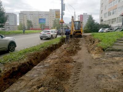 В Сыктывкаре приступили к ремонту тротуара по улице Интернациональной