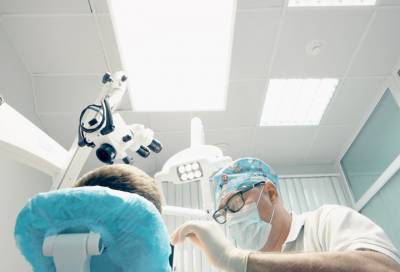 В Ленобласти будут судить стоматолога. Его 12-летний пациент проглотил инструмент