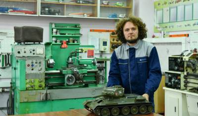 Ученики «Кванториума» создали модели танка Т-34 и биплана ПО-2