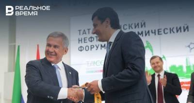 Каравай для президента, успехи отрасли и «красная черта» — в Татарстане открылся нефтегазохимический форум