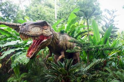 В США христиане требуют снести статую динозавра, оскорбляющую чувства верующих