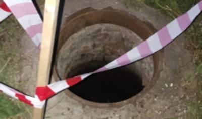 В Омске завели дело после падения школьника в канализационный люк