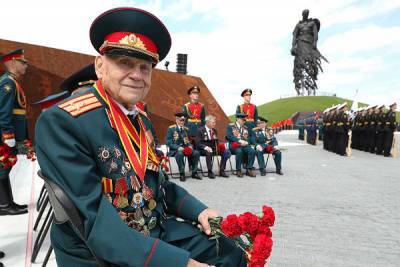 Путин расширил список ветеранов, которые получат выплаты к юбилею Победы
