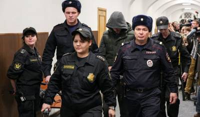 Оболгавшим Ивана Голунова полицейским добавили статью