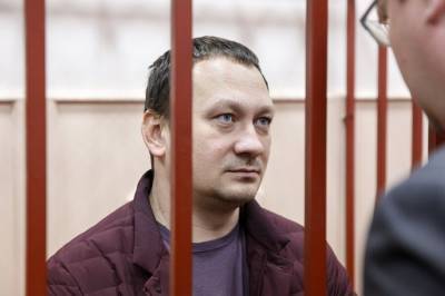 Суд оставил в СИЗО четверых экс-полицейских по делу Ивана Голунова