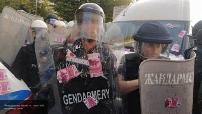 Протестующие в Болгарии готовятся к штурму парламента