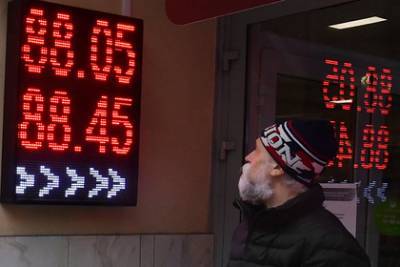 Курс рубля упал после новостей о Навальном и «Новичке»