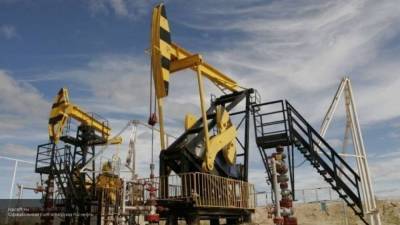 Россия сократила добычу нефти в августе