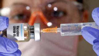 Коронавирус: США не хотят работать над вакциной с "коррумпированной ВОЗ", во Франции заболели нудисты