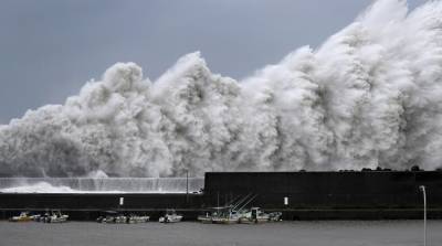 В Японии из-за мощного тайфуна отменили свыше 100 авиарейсов