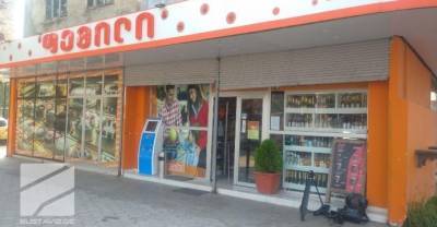 В Кутаиси вооруженный канцелярским ножом мужчина ограбил супермаркет