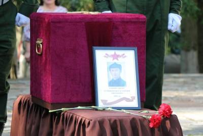 В Смоленском районе торжественно погребены останки 9 гвардейцев
